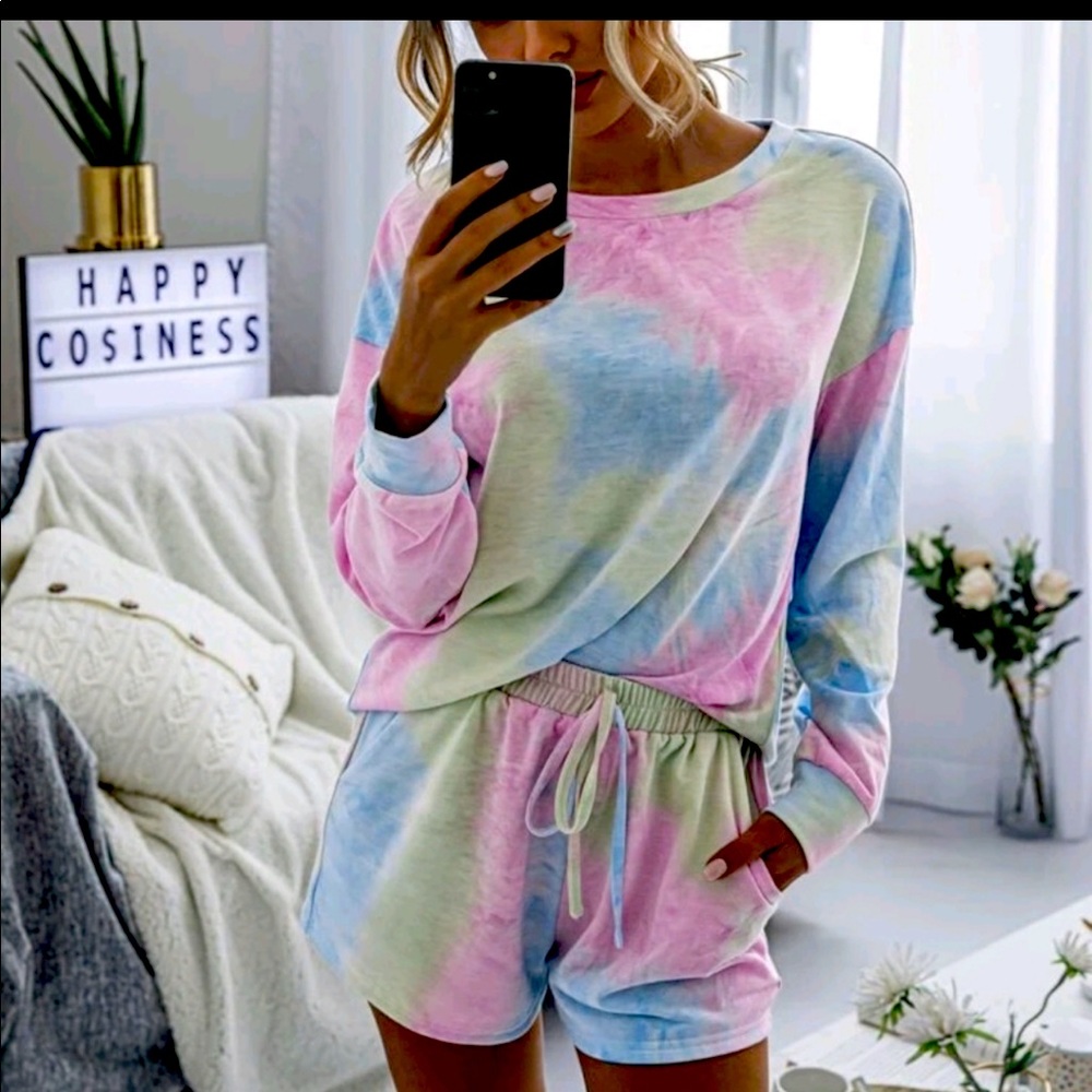 LAST ONE ! Tie-Dye  Top & Shorts Set
(UNWORN)